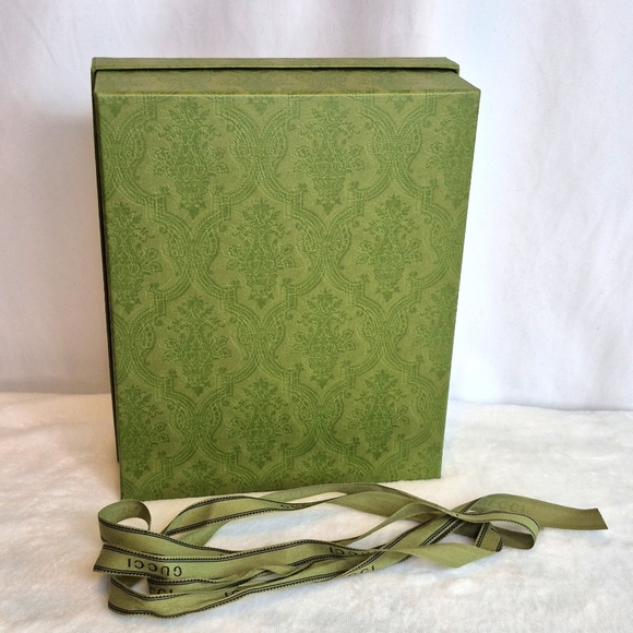 Gucci Cream Tote with Green Gift Box - Picture 15 of 17